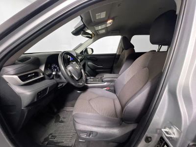 2023 Toyota Highlander — photo 12 view