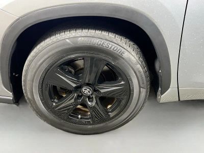 2023 Toyota Highlander — photo 11 view