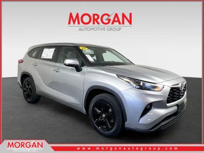 2023 Toyota Highlander LE in Celestial Silver Metallic — front three-quarter view