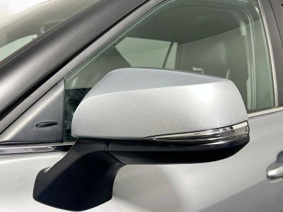 2023 Toyota Highlander — photo 10 view