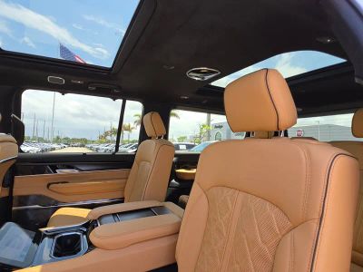 2026 Jeep Grand Wagoneer — photo 8 view