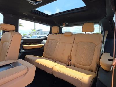 2026 Jeep Grand Wagoneer — photo 7 view