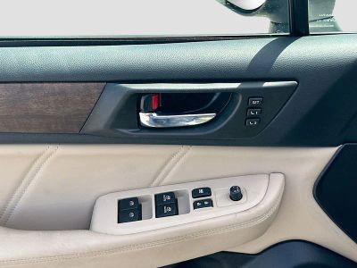 2018 Subaru Outback — photo 18 view