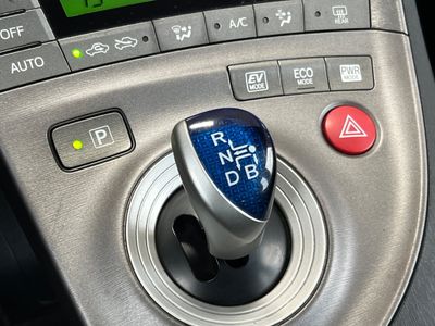 2015 Toyota Prius - Photo 22