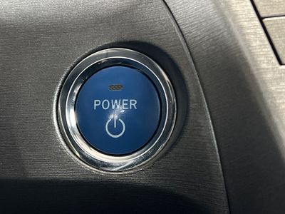 2015 Toyota Prius - Photo 23