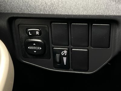 2015 Toyota Prius - Photo 29