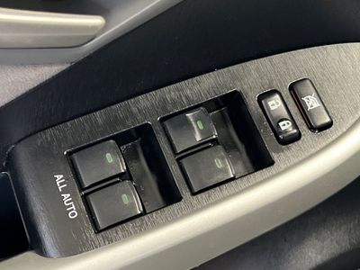 2015 Toyota Prius - Photo 13