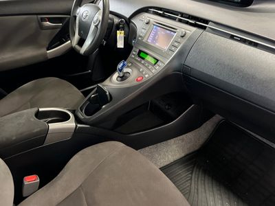 2015 Toyota Prius - Photo 16