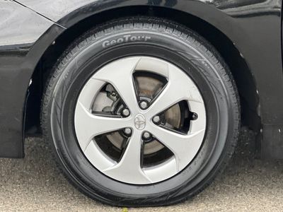 2015 Toyota Prius - Photo 30