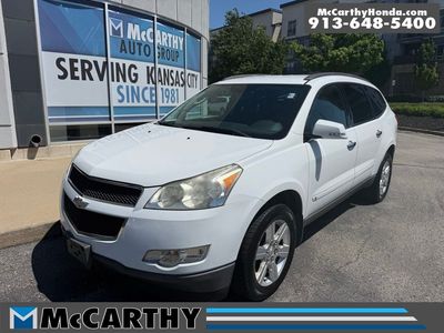 2010 Chevrolet Traverse CR14526 — front three-quarter view