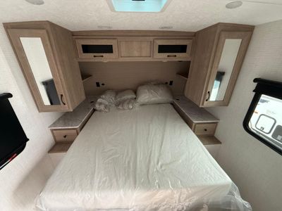 2025 Palomino SolAire - Photo 13