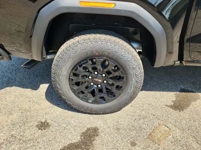 2026 GMC Canyon — detail view
