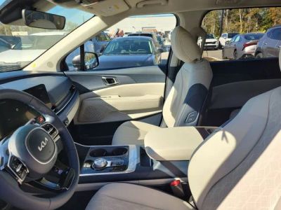 2026 Kia Carnival Hybrid — photo 8 view