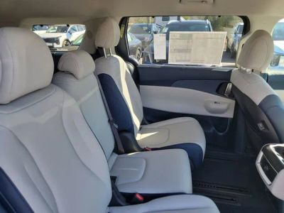 2026 Kia Carnival Hybrid — photo 30 view