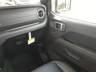 2026 Jeep Gladiator — photo 18 view