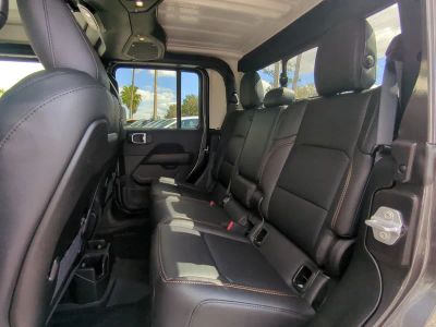 2026 Jeep Gladiator — photo 15 view