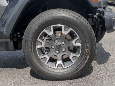 2026 Jeep Gladiator — photo 11 view