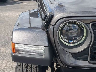 2026 Jeep Gladiator — photo 10 view