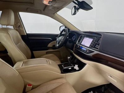 2015 Toyota Highlander — photo 8 view
