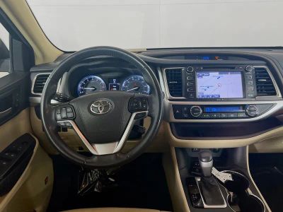 2015 Toyota Highlander — photo 18 view