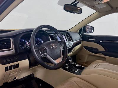 2015 Toyota Highlander — photo 9 view