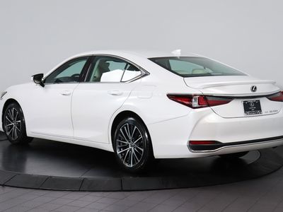 2022 Lexus ES - Photo 3