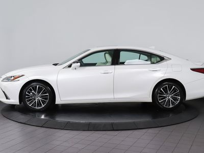 2022 Lexus ES - Photo 2