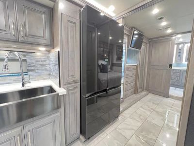 2026 Fleetwood DISCOVERY LXE - Photo 12