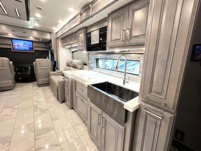 2026 Fleetwood DISCOVERY LXE - Photo 8