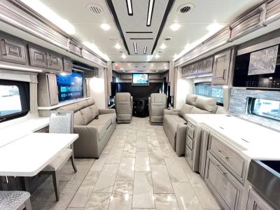 2026 Fleetwood DISCOVERY LXE - Photo 3