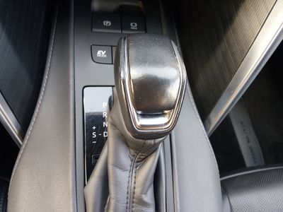 2023 Toyota Venza - Photo 16