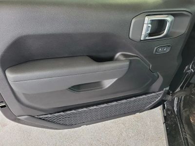 2026 Jeep Wrangler — photo 11 view