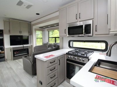 2026 Grand Design Momentum M-Class - Photo 4