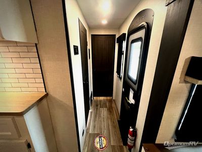 2026 Venture RV SportTrek Touring Edition - Photo 17