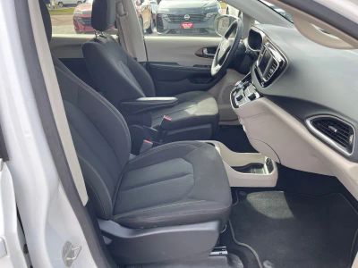 2023 Chrysler Voyager — photo 21 view