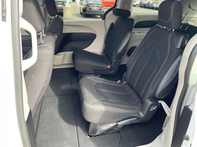 2023 Chrysler Voyager — photo 16 view