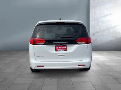 2023 Chrysler Voyager — detail view