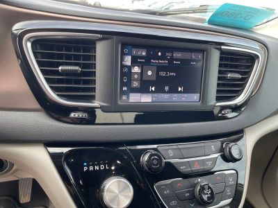 2023 Chrysler Voyager — photo 13 view