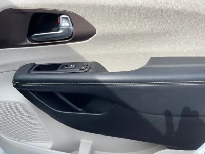 2023 Chrysler Voyager — photo 22 view