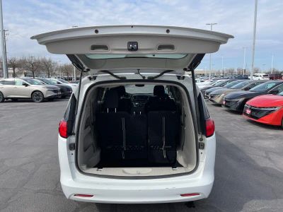 2023 Chrysler Voyager — photo 18 view