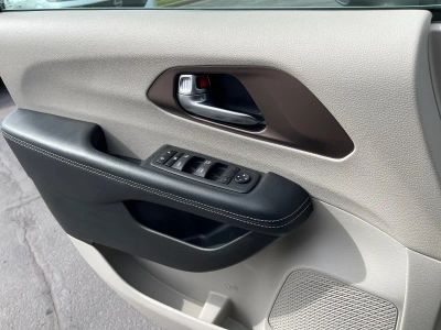 2023 Chrysler Voyager — photo 11 view
