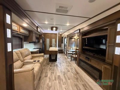 2018 Keystone RV Cougar — detail view