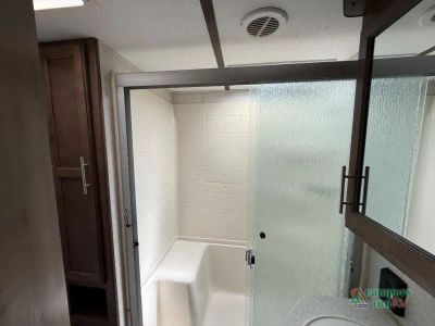2018 Keystone RV Cougar — photo 49 view