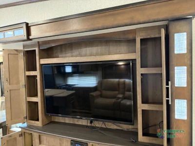 2018 Keystone RV Cougar — photo 36 view