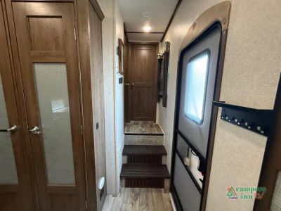 2018 Keystone RV Cougar — photo 37 view