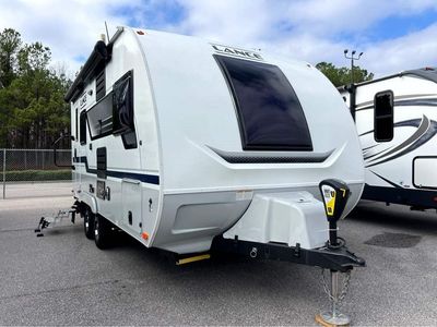 2022 LANCE LANCE — front three-quarter view