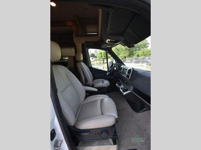 2021 Thor Motor Coach Freedom Elite — photo 12 view