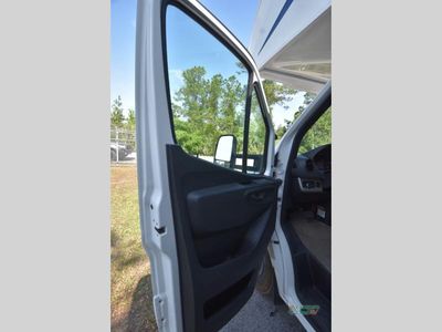 2021 Thor Motor Coach Freedom Elite — photo 16 view