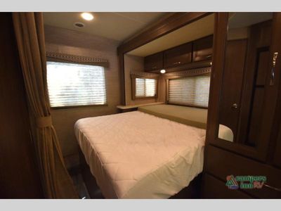 2021 Thor Motor Coach Freedom Elite — photo 34 view