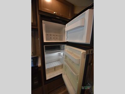 2021 Thor Motor Coach Freedom Elite — photo 40 view